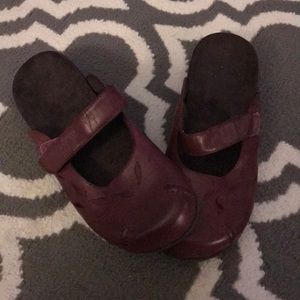 Orthaheel Red Leather Slip-On Shoes Size 9